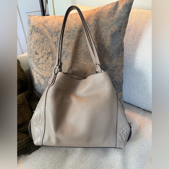 Coach Edie Shoulder Bag 31 with Tea Rose Tooling - Picture 5 of 16